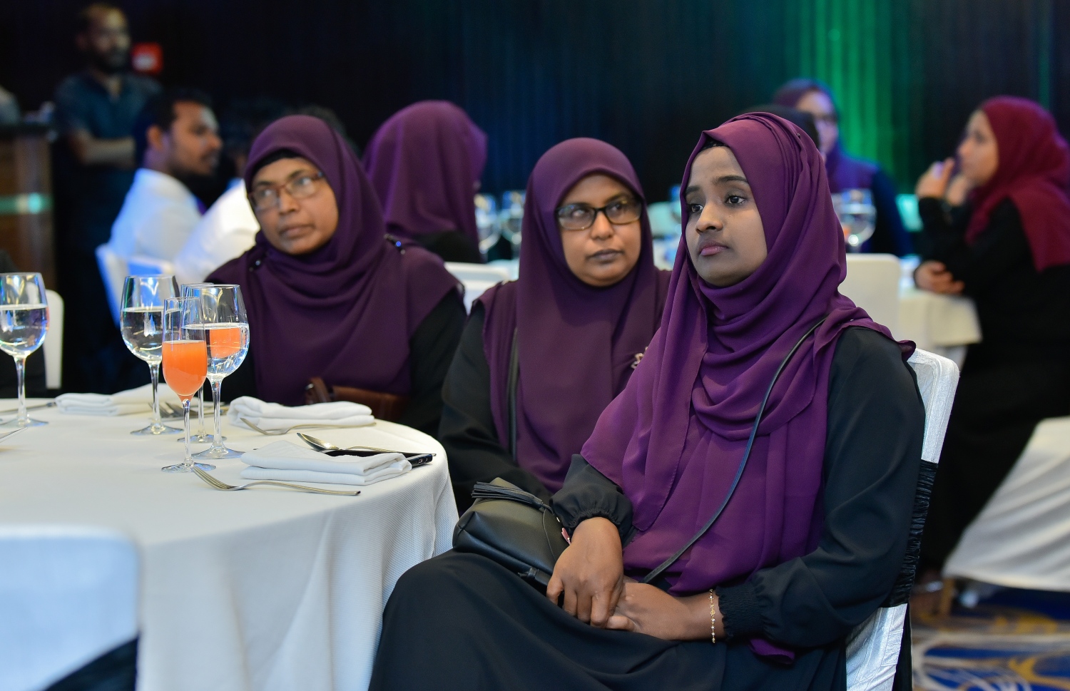 މާލެ: ޖެނުއަރީ 22، 2019- އިލެެކްޝަންސް ކޮމިޝަނުގެ އާ ލޯގޯ އާއި ކުލަ އިފްތިތާހު ކުރުމަށް ހޮޓެލް ޖެންގައި ބޭއްވި ރަސްމިއްޔާތުގެ ތެރެއިން.---ފޮޓޯ: އަހުމަދު ނިޝާތު/މިހާރު