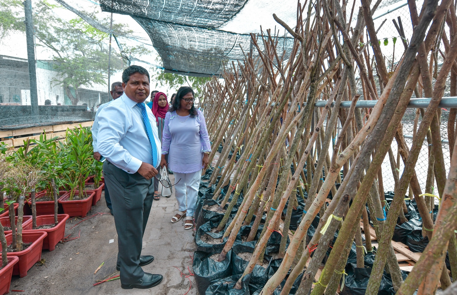 މާލެ ސިޓީ ކައުންސިލަށް ގަސްތައް ހަވާލުކުރުމުގެ ރަސްމިިއްޔާތުގައި މާލެ ސިޓީގެ މޭޔަރު ޝިފާ މުހައްމަދާއި (ކ) އެންވަޔަރަމެންޓު މިނިސްޓަރު ޑރ ހުސެއިން ރަޝީދު - ފޮޓޯ: ނިޝާން އަލީ/ މިހާރު