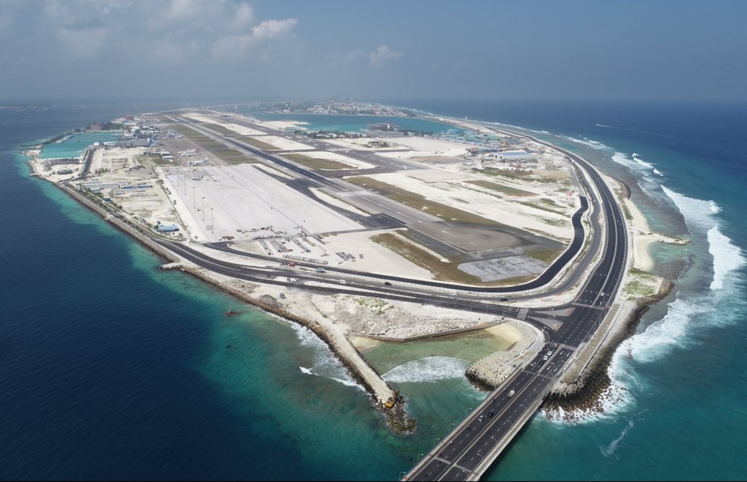 ވެލާނާ އިންޓަނޭޝަނަލް އެއާޕޯޓްގެ އަލަށް ތަރައްގީ ކުރާ އެއާސައިޑު ޕެޓްރޯލް ރޯޑުގައި 2.2 ކިލޯމީޓަރު ހުންނާނެ--ފޮޓޯ:އެމްއޭސީއެލް