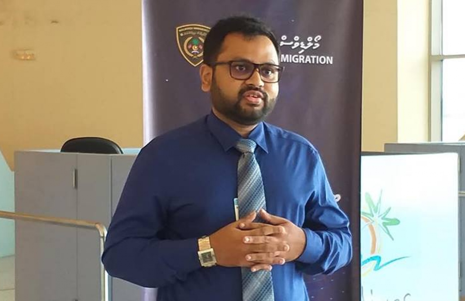 ބިޒްނަސް ވިސާ ތައާރަފު ކުރުމުގެ ރަސްމިއްޔާތުގެ ތެރެއން. ފޮޓޯ/ އަހުމަދު އަދުޝަން