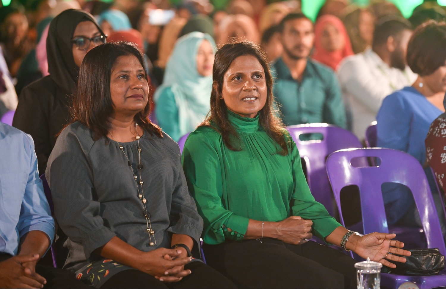 މާލެ: ޖެނުއަރީ 30، 2019- ރާއްޖޭގައި ތިން ވަނަ އަށް އެންމެ ދުވަސްވީ ސްކޫލު ކަމަށްވާ އަމީނިއްޔާ ސްކޫލަށް 75 އަހަރު ފުރުން ފާހަގަކުރުމުގެ ގޮތުން ބޭއްވި ހާއްސަ ހަފްލާގައި ފަސްޓް ލޭޑީ އަދި އަމީނިސްޔާގެ ކުރީގެ ދަރިވަރު ފަޒްނާ އަދި އެސުކޫލުގެ ޕްރިންސިޕަލް ނާޒްލީން.---ފޮޓޯ: ހުސައިން ވަހީދު/މިހާރު