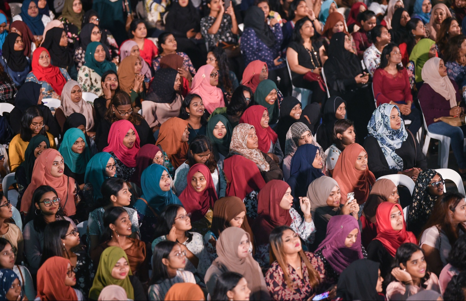 މާލެ: ޖެނުއަރީ 30، 2019- ރާއްޖޭގައި ތިން ވަނަ އަށް އެންމެ ދުވަސްވީ ސްކޫލު ކަމަށްވާ އަމީނިއްޔާ ސްކޫލަށް 75 އަހަރު ފުރުން ފާހަގަކުރުމުގެ ގޮތުން ބޭއްވި ހާއްސަ ހަފްލާގެ ތެރެއިން.---ފޮޓޯ: ހުސައިން ވަހީދު/މިހާރު