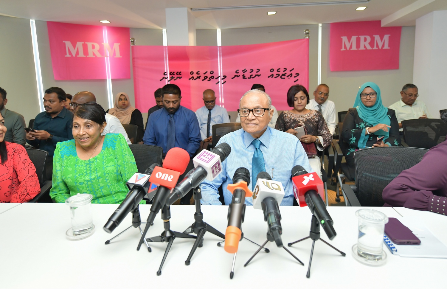 މައުމޫން މިއަދު ނޫސްވެރިންނާ ވާހަކަފުޅު ދައްކަވަނީ.---ފޮޓޯ: ހުސައިން ވަހީދު/މިހާރު