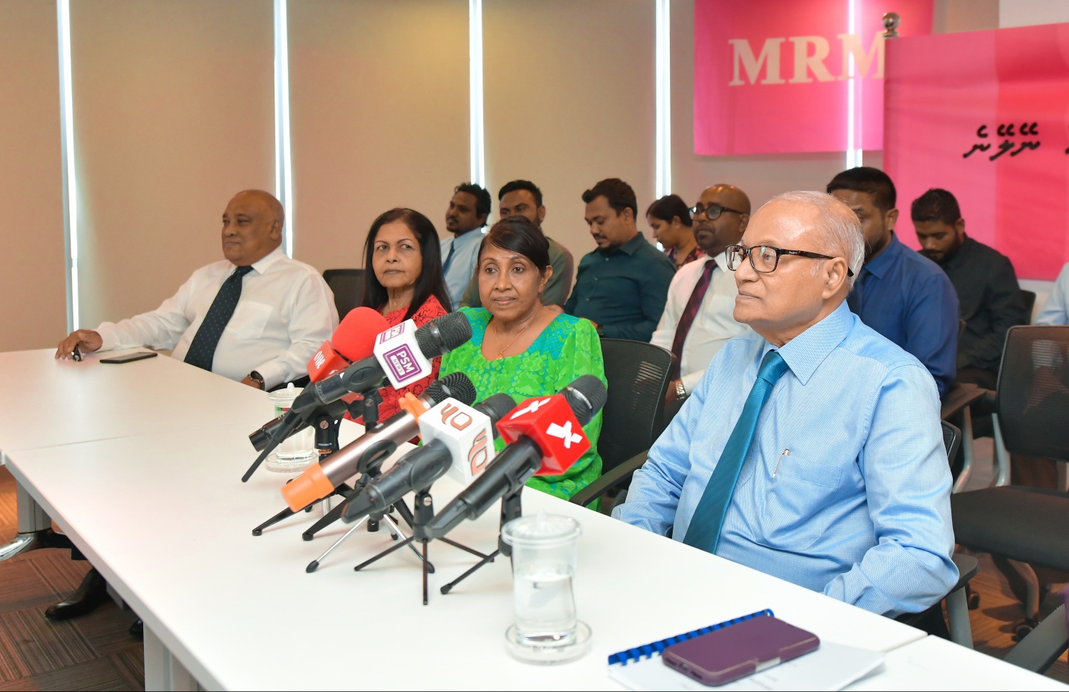 މައުމޫން މިއަދު ނޫސްވެރިންނާ ވާހަކަފުޅު ދައްކަވަނީ.---ފޮޓޯ: ހުސައިން ވަހީދު/މިހާރު