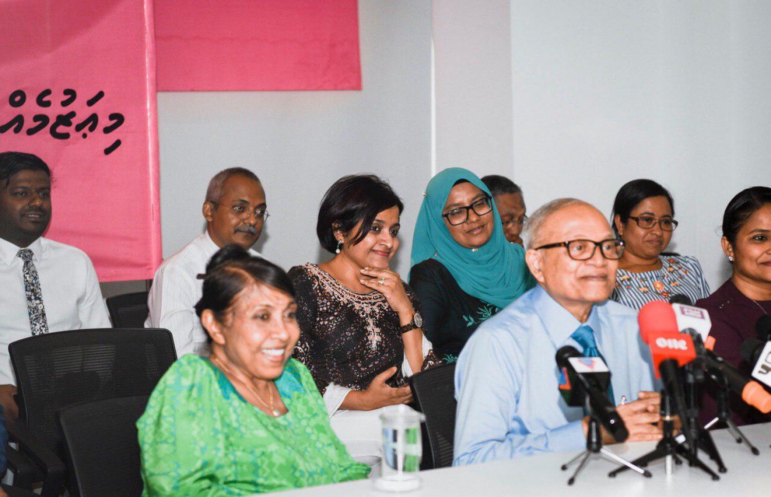 މައުމޫން މިއަދު ބޭއްވެވި ނިއުސް ބްރީފިންގެ ތެރެއިން.