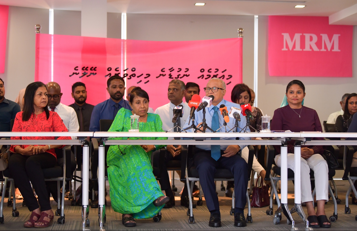 މާލެ: ޖެނުއަރީ 31، 2019- ކުރީގެ ރައީސް މައުމޫން އަބްދުލްގައްޔޫމް 'މޯލްޑިވްސް ރިފޯމް މޫވްމަންޓް' ގެ ނަމުގައި އާ ސިޔާސީ ޕާޓީއެއް އުފައްދަވާކަން އިއުލާން ކުރެއްވުމަށް ބޭއްވި ނިއުސް ބްރީފިންގެ ތެރެއިން.---ފޮޓޯ: ހުސައިން ވަހީދު/މިހާރު