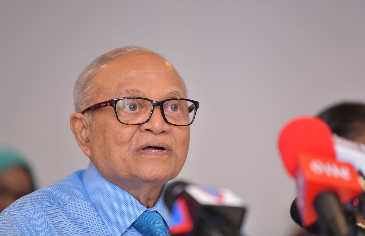 މާލެ: ޖެނުއަރީ 31، 2019- ކުރީގެ ރައީސް މައުމޫން އަބްދުލްގައްޔޫމް 'މޯލްޑިވްސް ރިފޯމް މޫވްމަންޓް' ގެ ނަމުގައި އާ ސިޔާސީ ޕާޓީއެއް އުފައްދަވާކަން އިއުލާން ކުރެއްވުމަށް ބޭއްވި ހަފުލާގައި ވާހަކަފުޅު ދައްކަވަނީ: މިއީ މައުމޫން އުފައްދަވާ ތިން ވަނަ ސިޔާސީ ޕާޓީ.---ފޮޓޯ: ހުސައިން ވަހީދު/މިހާރު