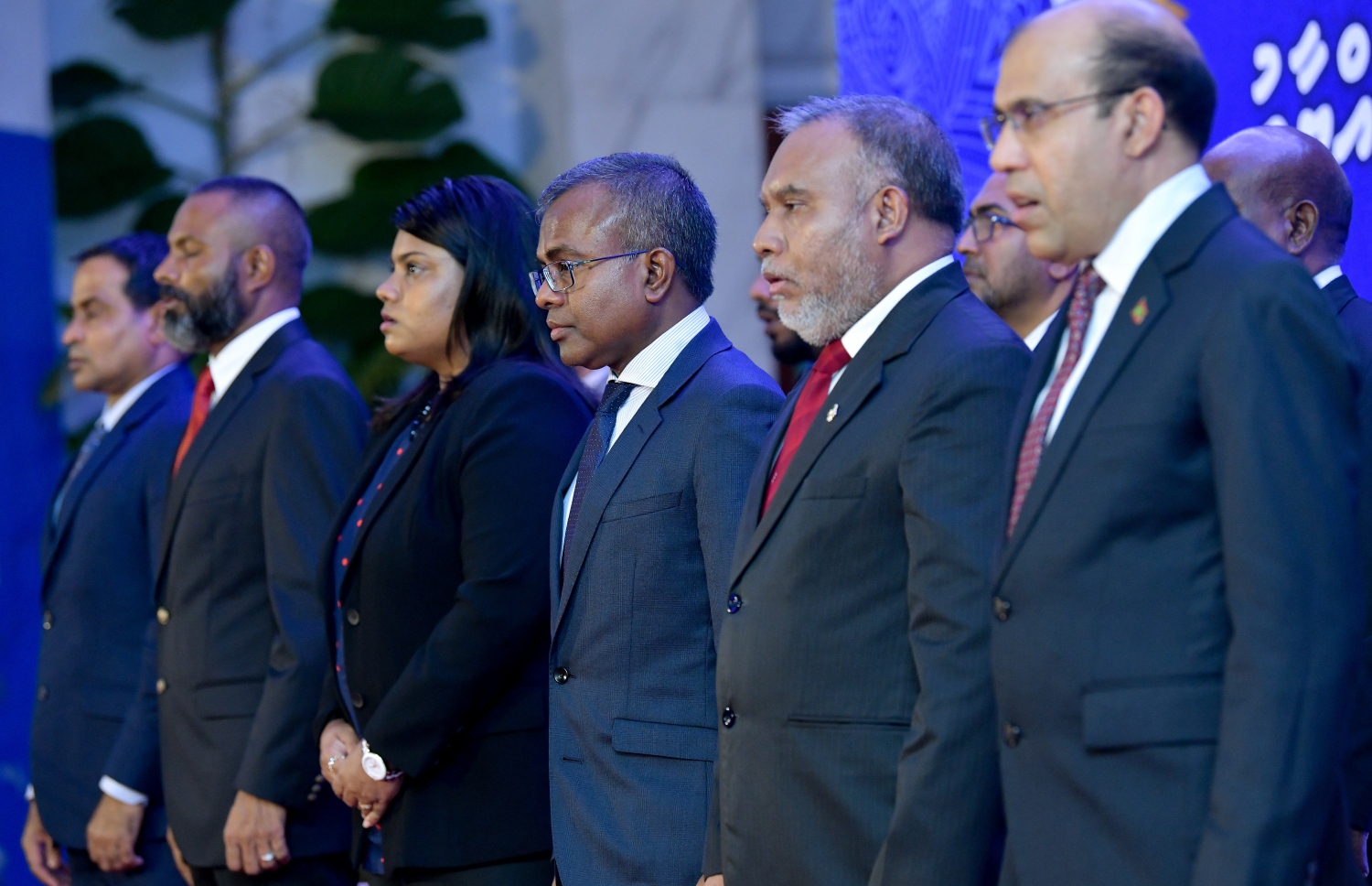 މާލެ: ޖެނުއަރީ 31، 2019- ގާނޫނީ ވަކީލުންތަކެއް ހުވާކުރުމަށް ބޭއްވި ރަސްމިއްޔާތުގެ ޝަރަފުވެރި މެހުމާން ޕްރޮސިކިއުޓާ ޖެނެރަލް އާއިޝަތު ބިޝާމާއި އުއްތަމަ ފަނޑިޔާރު ޑރ. އަހުމަދު އަބްދުﷲ ދީދީ އަދި ސުޕްރީމް ކޯޓުގެ ފަނޑިޔާރުން ބައިވެރިވެވަޑައިގަންނަވަނީ.---ފޮޓޯ: ނިޝާން އަލީ/މިހާރު