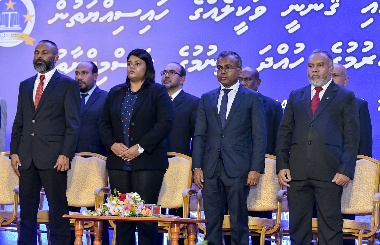 މާލެ: ޖެނުއަރީ 31، 2019- ގާނޫނީ ވަކީލުންތަކެއް ހުވާކުރުމަށް ބޭއްވި ރަސްމިއްޔާތުގެ ޝަރަފުވެރި މެހުމާން ޕްރޮސިކިއުޓާ ޖެނެރަލް އާއިޝަތު ބިޝާމާއި އުއްތަމަ ފަނޑިޔާރު ޑރ. އަހުމަދު އަބްދުﷲ ދީދީ އަދި ސުޕްރީމް ކޯޓުގެ ފަނޑިޔާރުން ބައިވެރިވެވަޑައިގަންނަވަނީ.---ފޮޓޯ: ނިޝާން އަލީ/މިހާރު