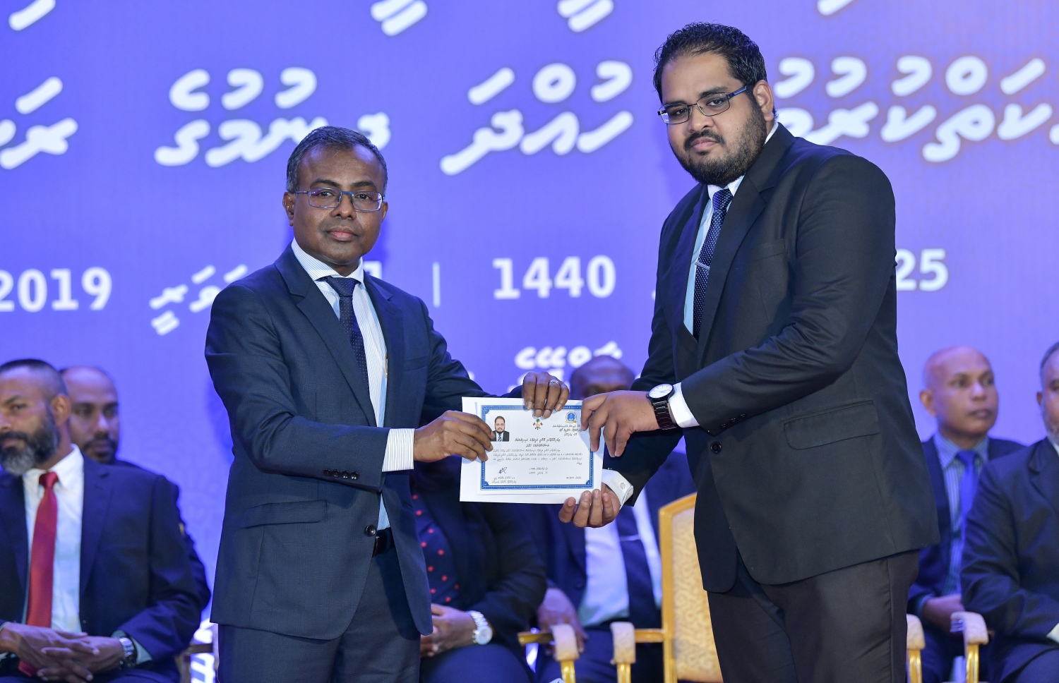 މާލެ: ޖެނުއަރީ 31، 2019- ގާނޫނީ ވަކީލުކަން ކުރުމުގެ ހުއްދަ، އުއްތަމަ ފަނޑިޔާރު ޑރ. އަހުމަދު އަބްދުﷲ ދީދީ، ވަކީލަކަށް މިރޭ ދެއްވަނީ.---ފޮޓޯ: ނިޝާން އަލީ/މިހާރު