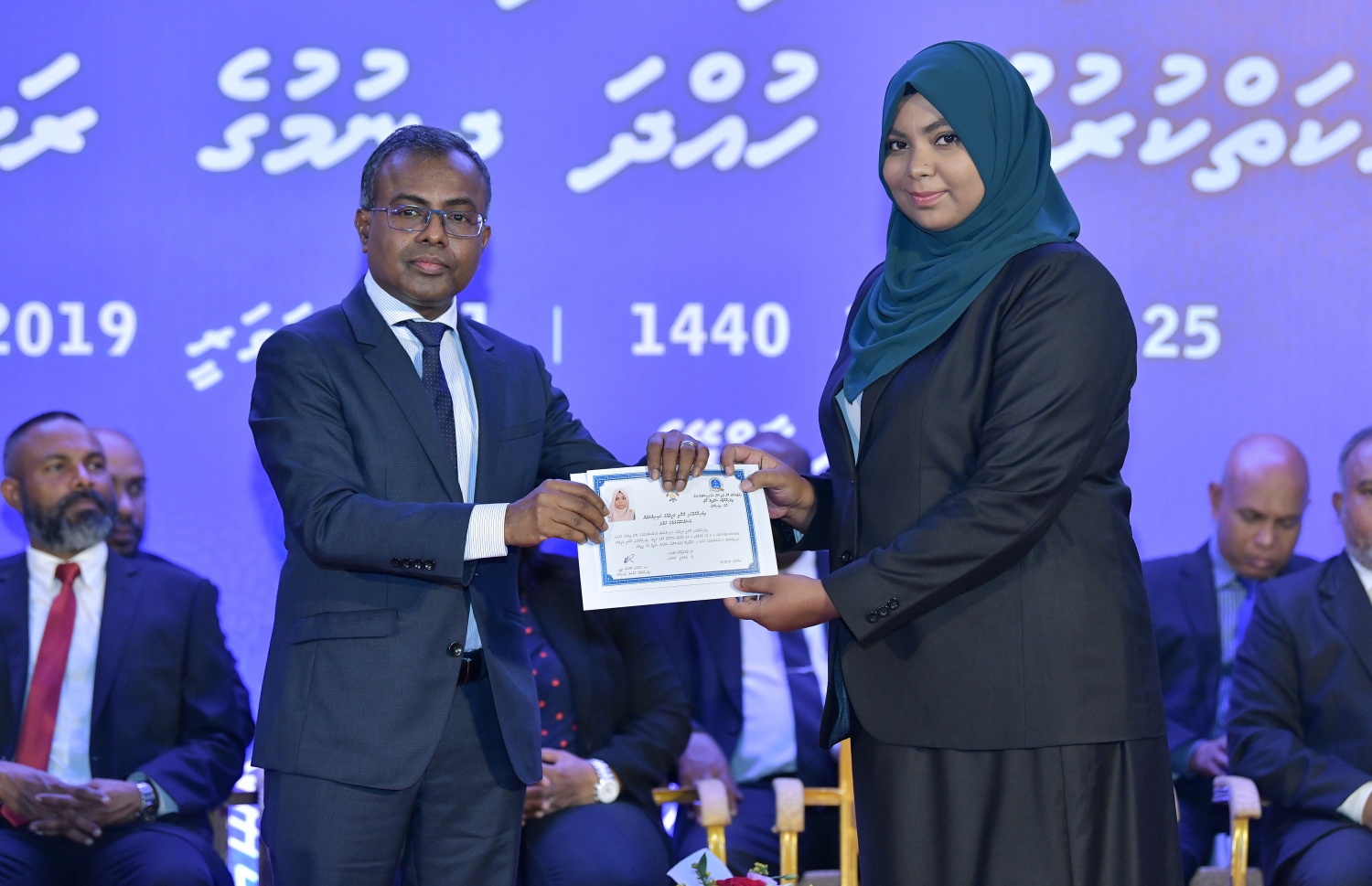 މާލެ: ޖެނުއަރީ 31، 2019- ގާނޫނީ ވަކީލުކަން ކުރުމުގެ ހުއްދަ، އުއްތަމަ ފަނޑިޔާރު ޑރ. އަހުމަދު އަބްދުﷲ ދީދީ، ވަކީލަކަށް މިރޭ ދެއްވަނީ.---ފޮޓޯ: ނިޝާން އަލީ/މިހާރު