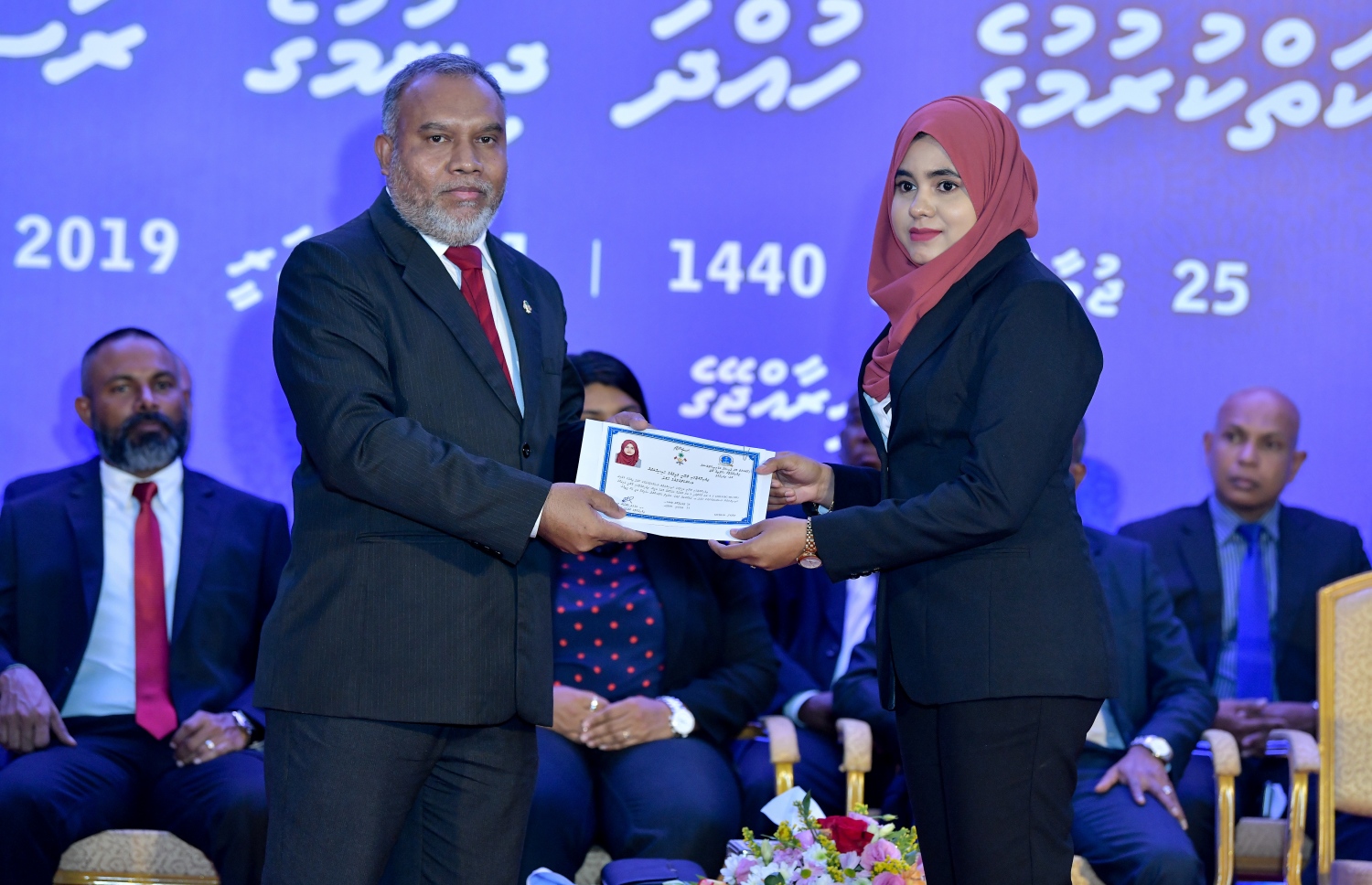 މާލެ: ޖެނުއަރީ 31، 2019- ގާނޫނީ ވަކީލުކަން ކުރުމުގެ ހުއްދަ، ސުޕްރީމް ކޯޓުގެ ފަނޑިޔާރު އަބްދުﷲ އަރީފް، ވަކީލަކަށް މިރޭ ދެއްވަނީ.---ފޮޓޯ: ނިޝާން އަލީ/މިހާރު