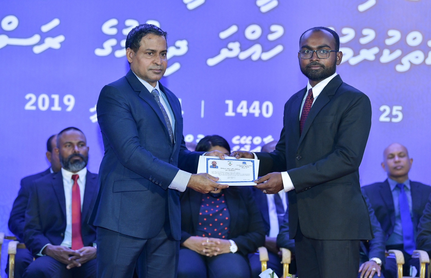 މާލެ: ޖެނުއަރީ 31، 2019- ގާނޫނީ ވަކީލުކަން ކުރުމުގެ ހުއްދަ، ސުޕްރީމް ކޯޓުގެ ފަނޑިޔާރު އަބްދުލް ޣަނީ މުހައްމަދު، ވަކީލަކަށް މިރޭ ދެއްވަނީ.---ފޮޓޯ: ނިޝާން އަލީ/މިހާރު