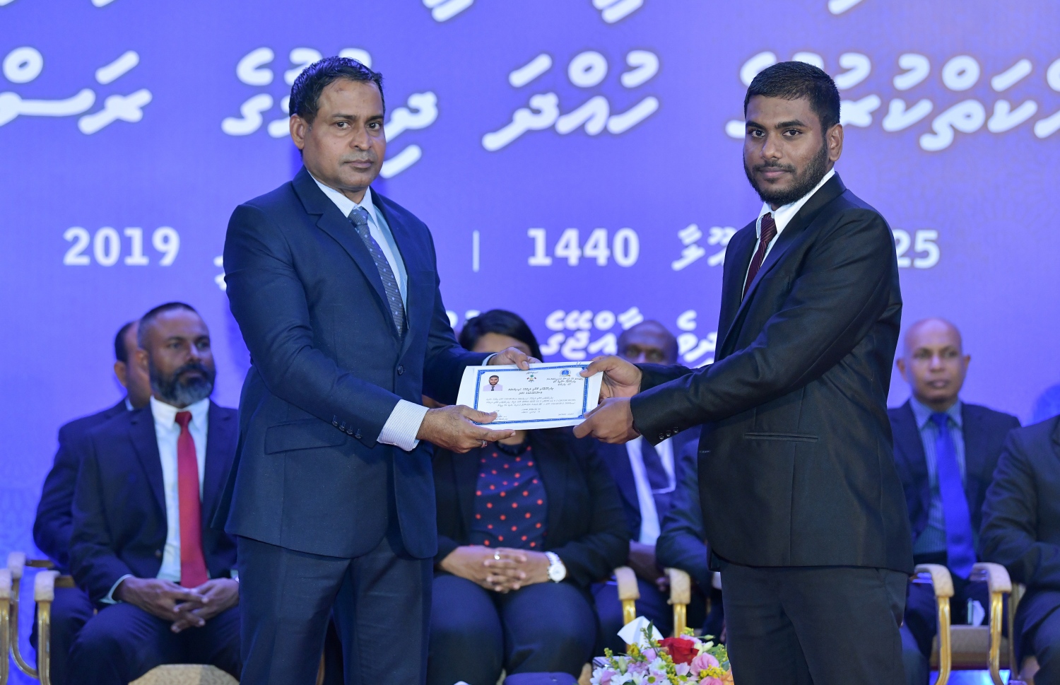 މާލެ: ޖެނުއަރީ 31، 2019- ގާނޫނީ ވަކީލުކަން ކުރުމުގެ ހުއްދަ، ސުޕްރީމް ކޯޓުގެ ފަނޑިޔާރު އަބްދުލް ޣަނީ މުހައްމަދު، ވަކީލަކަށް މިރޭ ދެއްވަނީ.---ފޮޓޯ: ނިޝާން އަލީ/މިހާރު