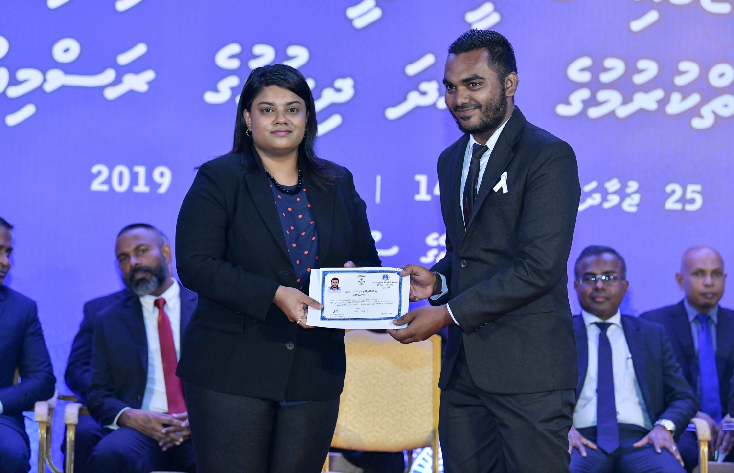 މާލެ: ޖެނުއަރީ 31، 2019- ގާނޫނީ ވަކީލުކަން ކުރުމުގެ ހުއްދަ، ޕްރޮސިކިއުޓާ ޖެނެރަލް އާއިޝަތު ބިޝާމް، ވަކީލަކަށް މިރޭ ދެއްވަނީ.---ފޮޓޯ: ނިޝާން އަލީ/މިހާރު