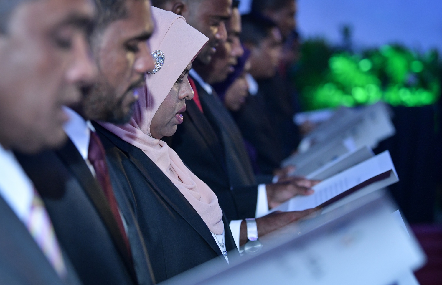 މާލެ: ޖެނުއަރީ 31، 2019- ގާނޫނީ ވަކީލުކަން އަލަށް ކިޔެވި މީހުން، އެ މަސްއޫލިއްޔަތު އަދާކުރުމުގެ ހުވާ ކުރަނީ.---ފޮޓޯ: ނިޝާން އަލީ/މިހާރު