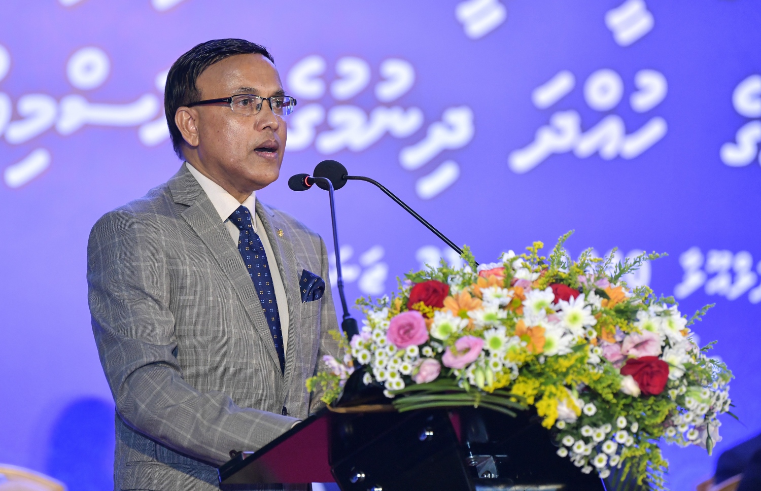 މާލެ: ޖެނުއަރީ 31، 2019- ގާނޫނީ ވަކީލުންތަކެއް ހުވާކުރުމަށް ބޭއްވި ރަސްމިއްޔާތުގައި ޗީފް ޖުޑިޝަލް އެޑްމިނިސްޓްރޭޓަރު ޑރ. އަބްދުﷲ ނަޒީރު ވާހަކަ ދައްކަވަނީ.---ފޮޓޯ: ނިޝާން އަލީ/މިހާރު