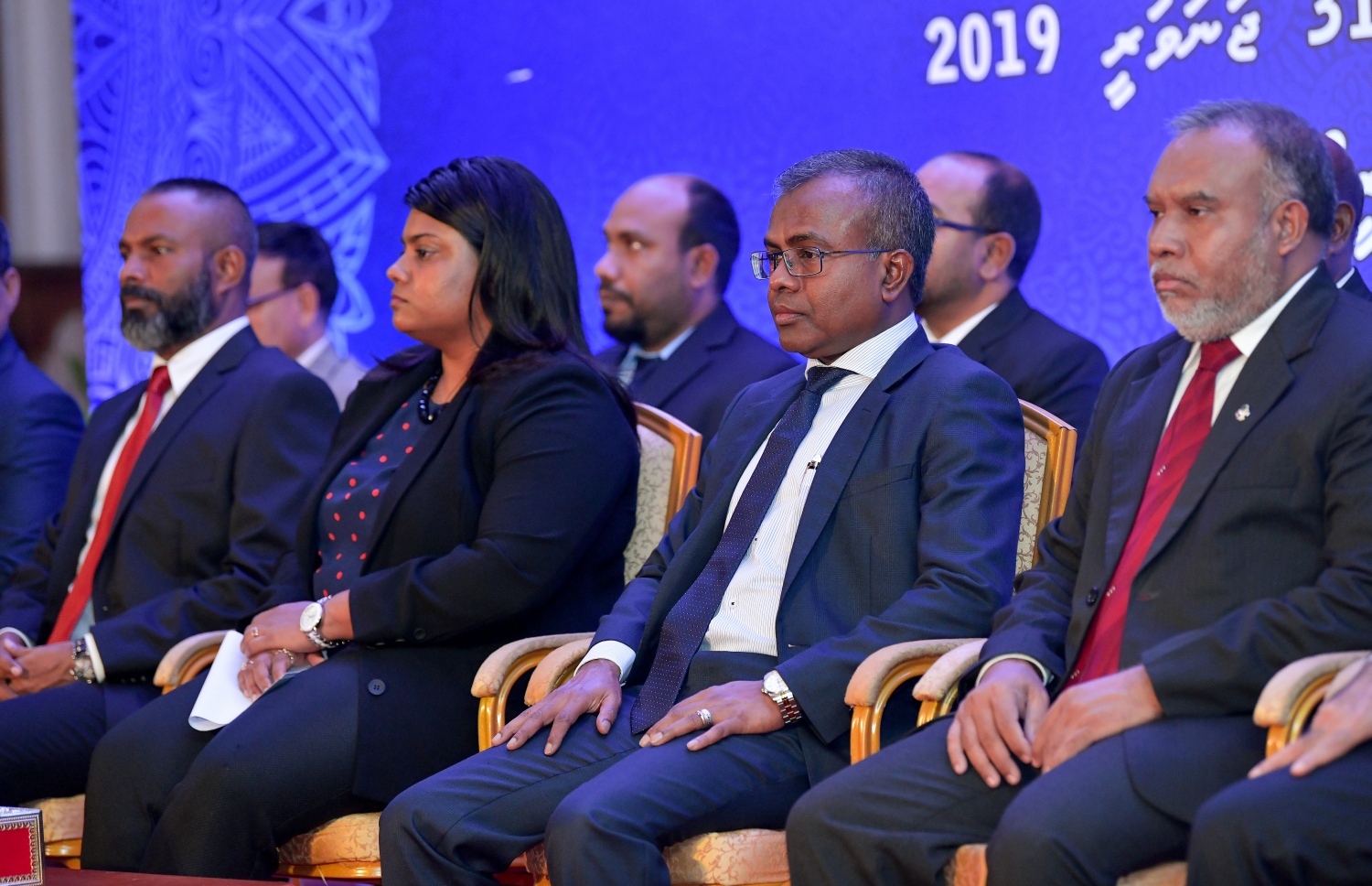 މާލެ: ޖެނުއަރީ 31، 2019- ގާނޫނީ ވަކީލުންތަކެއް ހުވާކުރުމަށް ބޭއްވި ރަސްމިއްޔާތުގެ ޝަރަފުވެރި މެހުމާން ޕްރޮސިކިއުޓާ ޖެނެރަލް އާއިޝަތު ބިޝާމާއި އުއްތަމަ ފަނޑިޔާރު ޑރ. އަހުމަދު އަބްދުﷲ ދީދީ އަދި ސުޕްރީމް ކޯޓުގެ ބައެއް ފަނޑިޔާރުން ބައިވެރިވެވަޑައިގަންނަވަނީ.---ފޮޓޯ: ނިޝާން އަލީ/މިހާރު