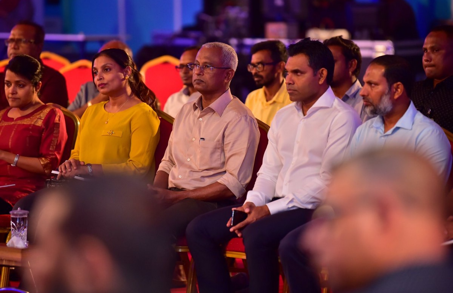 ލާމަރުކަޒީ ގާނޫނު އިސްލާހު ކުރުމަށް ހިޔާލު ހޯދަން ބޭއްވި ފޯރަމްގައި ހުށަހެޅި ހިޔާލުތައް ރައީސާއި ނައިބު ރައީސް ފައިސަލް ނަސީމް އަދި ވަޒީރުން އައްސަވަނީ. --ފޮޓޯ/ރައީސް އޮފީސް