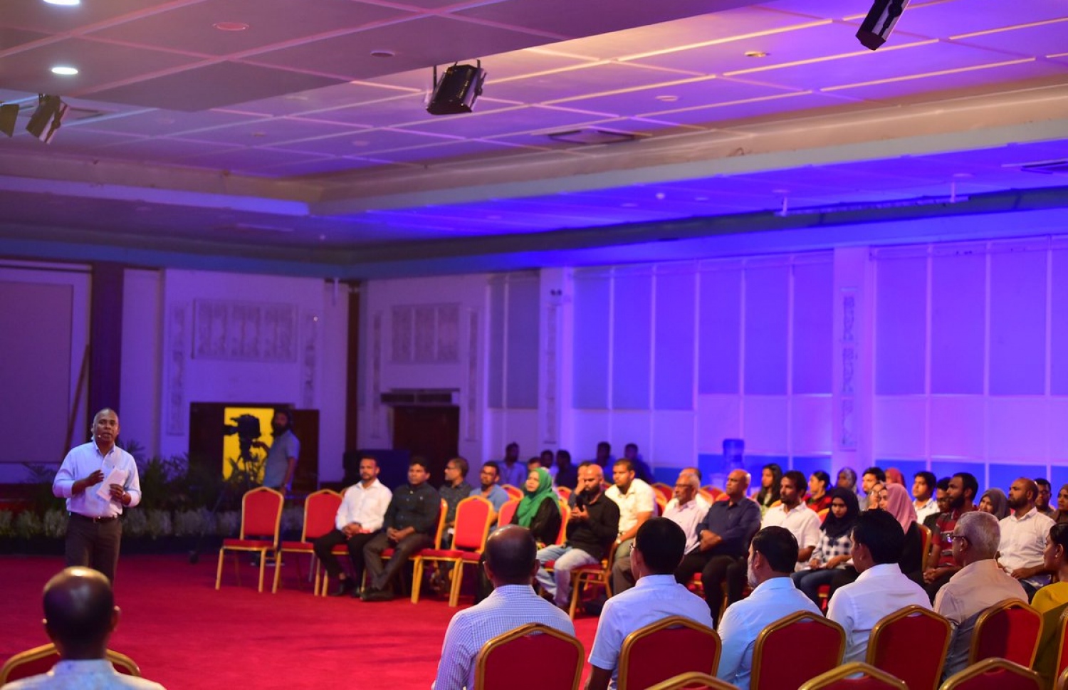 ލާމަރުކަޒީ ގާނޫނު އިސްލާހު ކުރުމަށް ހިޔާލު ހޯދަން ބޭއްވި ފޯރަމްގެ ބައިވެރިން. --ފޮޓޯ/ރައީސް އޮފީސް