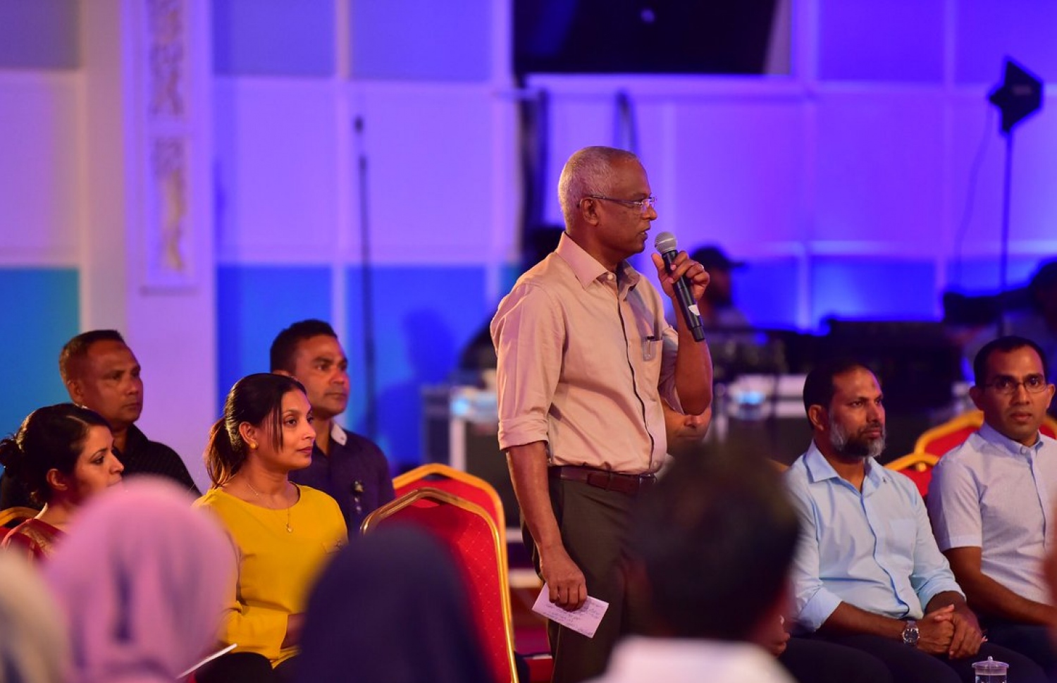 ލާމަރުކަޒީ ގާނޫނު އިސްލާހު ކުރުމަށް ހިޔާލު ހޯދަން ބޭއްވި ފޯރަމްގައި ރައީސް ވާހަކަފުޅު ދައްކަވަނީ. --ފޮޓޯ/ރައީސް އޮފީސް