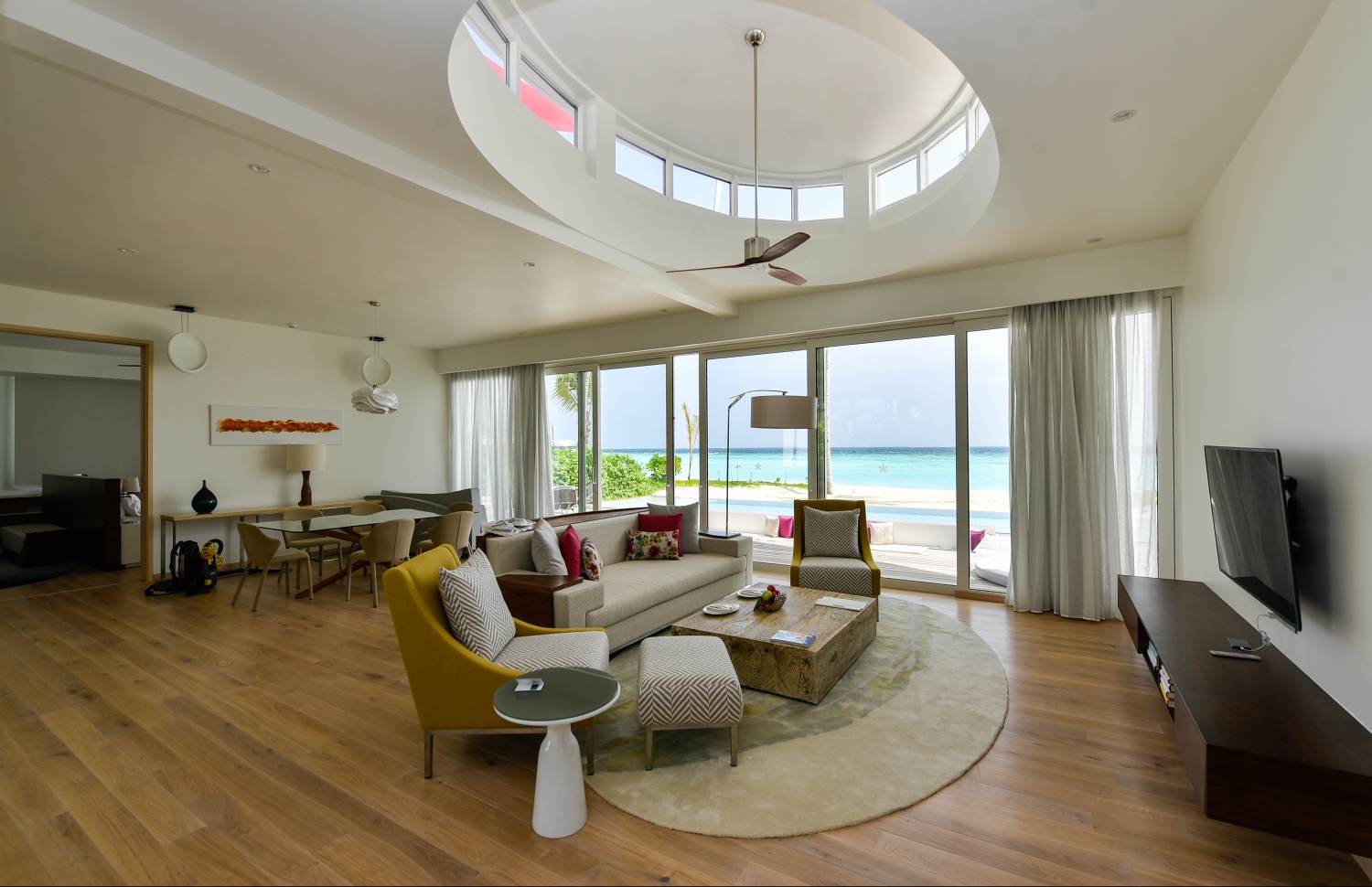 ކޮންމެ ޕެޓްހައުސެއް ވެސް ފަރުވާކޮށްފައިވަނީ ބޯޓެއްގެ ސިފަ ގެނެސްދޭ ގޮތަށް--ފޮޓޯ:ހުސައިން ވަހީދު/މިހާރު