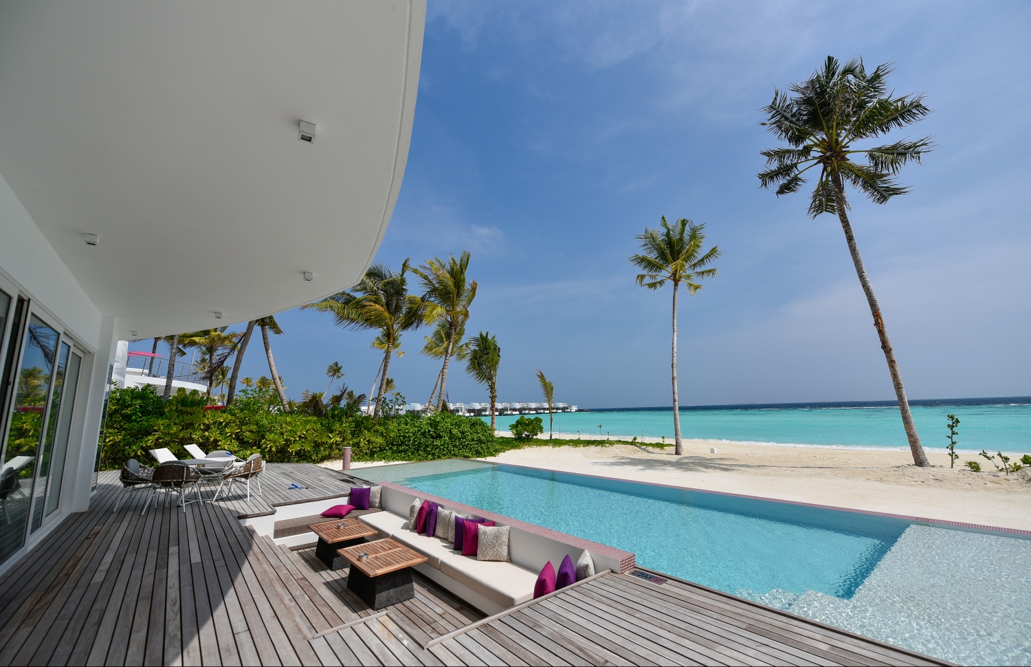 ލަކްސް ރިސޯޓުގެ ބީޗް ވިލާއެއް: ކުލަ އާއި ޑިޒައިން ހިތްގައިމު --ފޮޓޯ:ހުސައިން ވަހީދު/މިހާރު