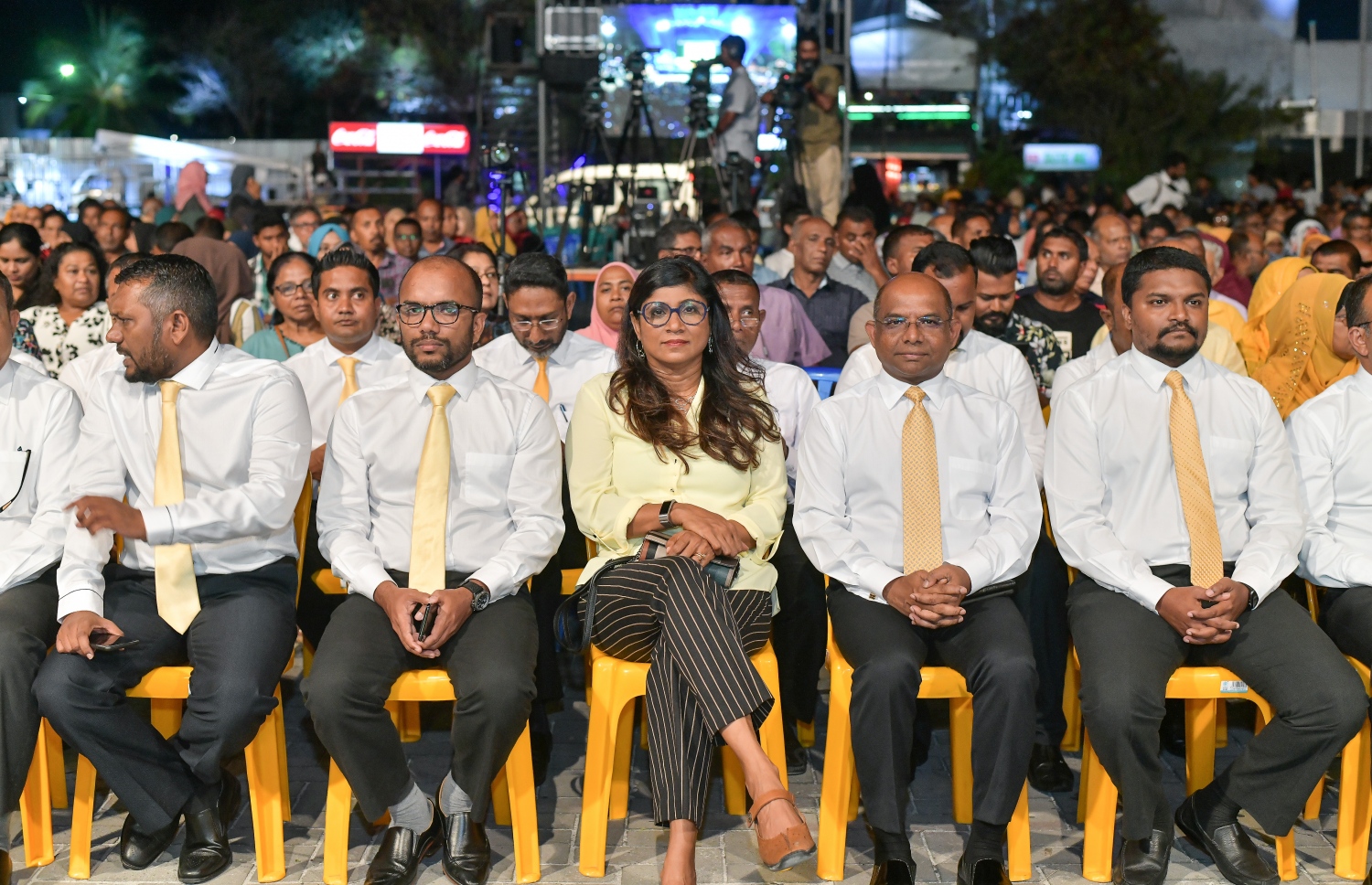 މަޖިލިސް އިންތިޚާބުގެ އެމްޑީޕީ ކެމްޕެއިން ފެށުމުގެ ރަސްމިއްޔާތުގައި ބައިވެރިވެވަޑައިިގެންނެވި ބައެއް ވަޒީރުން.--ފޮޓޯ: ނިޝާން އަލީ/ މިހާރު