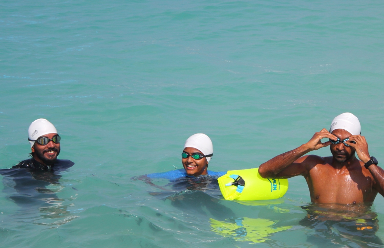 ބ. އޭދަފުށި: ފެބްރުއަރީ 2، 2019: މަޝްހޫރު ގާނޫނީ ވަކީލް، އަދި ދުވުންތެރިޔާ، ހުސައިން ޝަމީމް އިސްވެ ހުންނަވައިގެން ހިންގާ، ސްވިމް މޯލްޑިވްސް އިން ފެށި، "ސްވިމް މޯލްޑިވްސް ބާ ބީއާރް ކްރޯލް 2019" އިވެންޓުގައި ފެތުންތެރިން ފަތަނީ.-- ފޮޓޯ: ސްވިމް މޯލްޑިވްސް