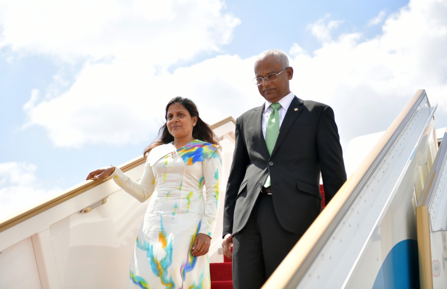 ރައީސްގެ ދެކަނބަލުން ލަންކާ އަށް ވަޑައިގަތުން