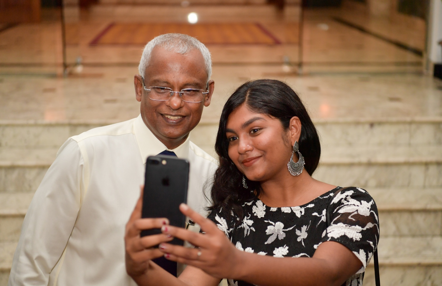 ކޮލަމްބޯ، ފެބްރުއަރީ 3، 2019: ސްރީ ލަންކާގައި އުޅޭ ދިވެހިންނާ ރައީސް އިބްރާހިމް މުހައްމަދު ސޯލިހް މިއަދު ބައްދަލު ކުރައްވަނީ.  --ފޮޓޯ:ރައީސް އޮފީސް