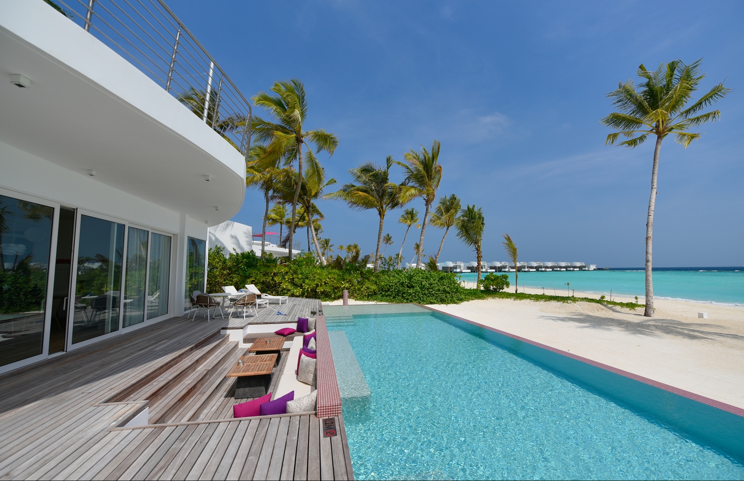 ލަކްސްގެ ފަރާތުން ރާއްޖޭގައި ހުޅުވި ދެވަނަ ރިސޯޓު، ލަކްސް ނޯތު މާލެ ރިސޯޓުގެ ބީޗްވިލާއެއް.---ފޮޓޯ: ހުސައިން ވަހީދު/މިހާރު