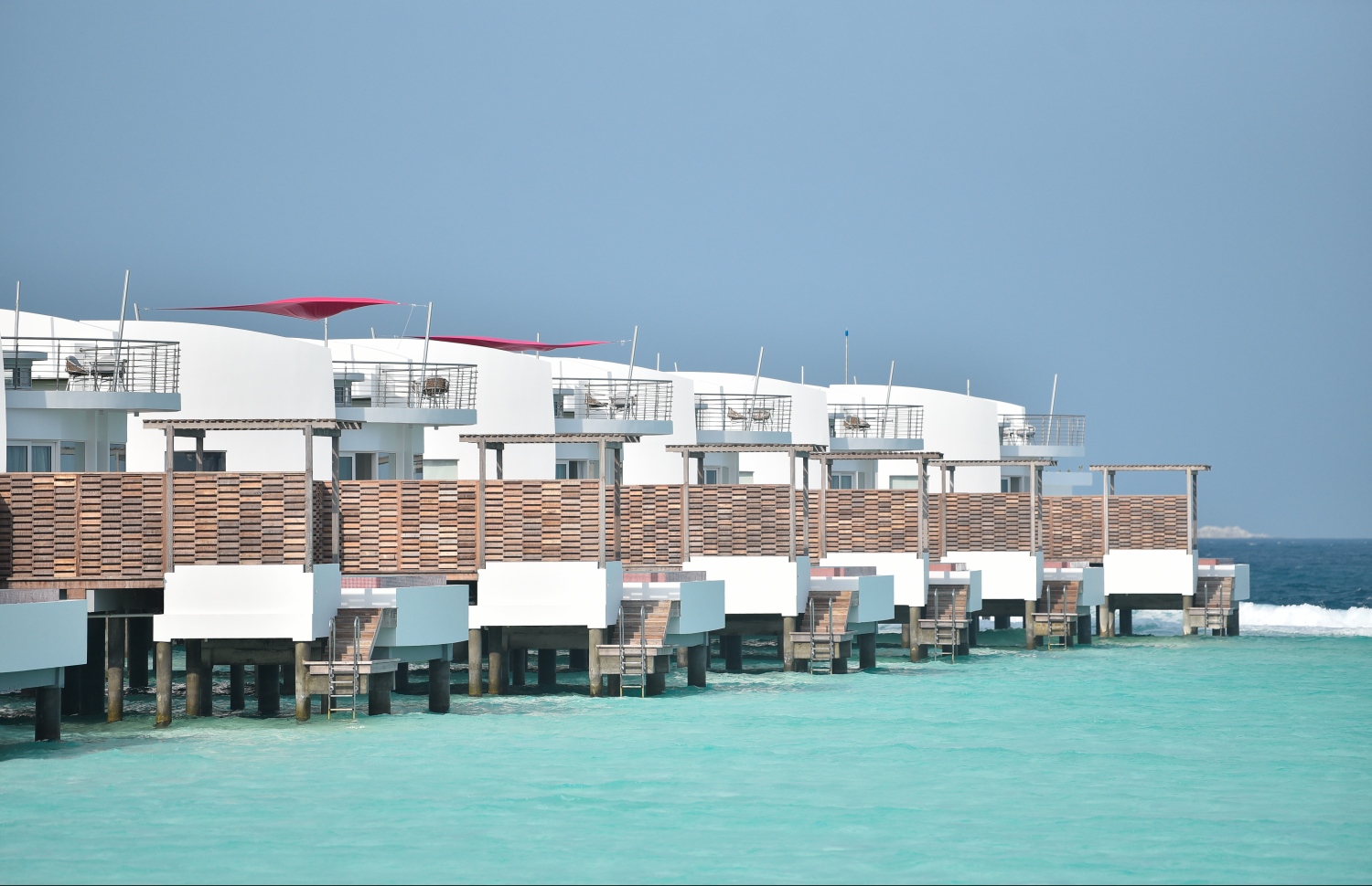 ލަކްސްގެ ފަރާތުން ރާއްޖޭގައި ހުޅުވި ދެވަނަ ރިސޯޓު، ލަކްސް ނޯތު މާލެ ރިސޯޓުގެ ވޯޓާ ވިލާ ތަކެއް.---ފޮޓޯ: ހުސައިން ވަހީދު/މިހާރު