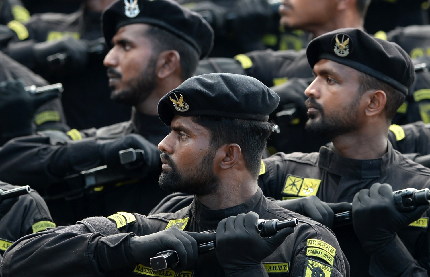 ކޮލަމްބޯ، ފެބްރުއަރީ 4، 2019: ސްރީ ލަންކާގެ 71 ވަނަ މިނިވަން ދުވަހުގެ އަސްކަރީ ޕެރޭޑްގައި ސިފައިން މާޗް ކުރަނީ. --ފޮޓޯ:އޭއެފްޕީ