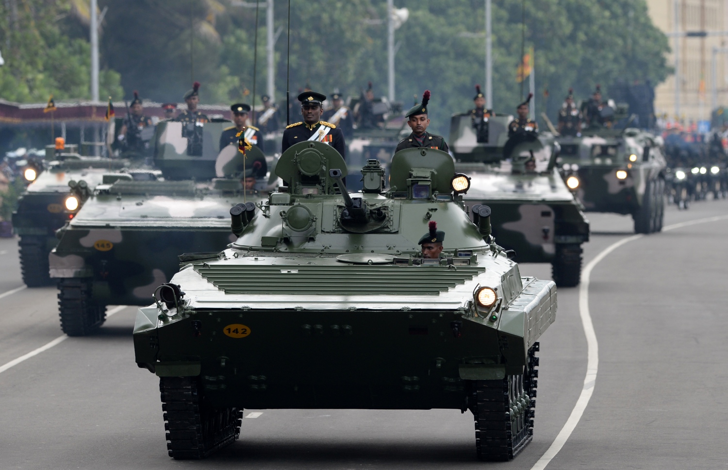 ކޮލަމްބޯ، ފެބްރުއަރީ 4، 2019: ސްރީ ލަންކާގެ 71 ވަނަ މިނިވަން ދުވަހުގެ އަސްކަރީ ޕެރޭޑް ކުރިއަށް ދަނީ. --ފޮޓޯ:އޭއެފްޕީ