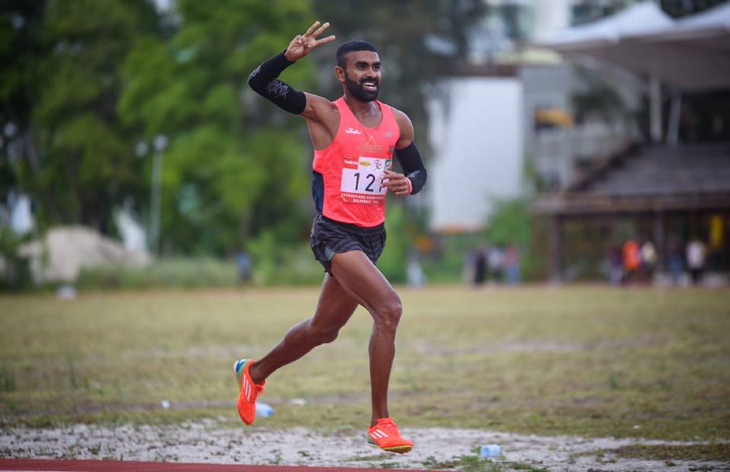 މޯޑު ހުޅުމާލޭ ސިންތެޓިކް ޓްރެކުގައި ދުވަނީ.