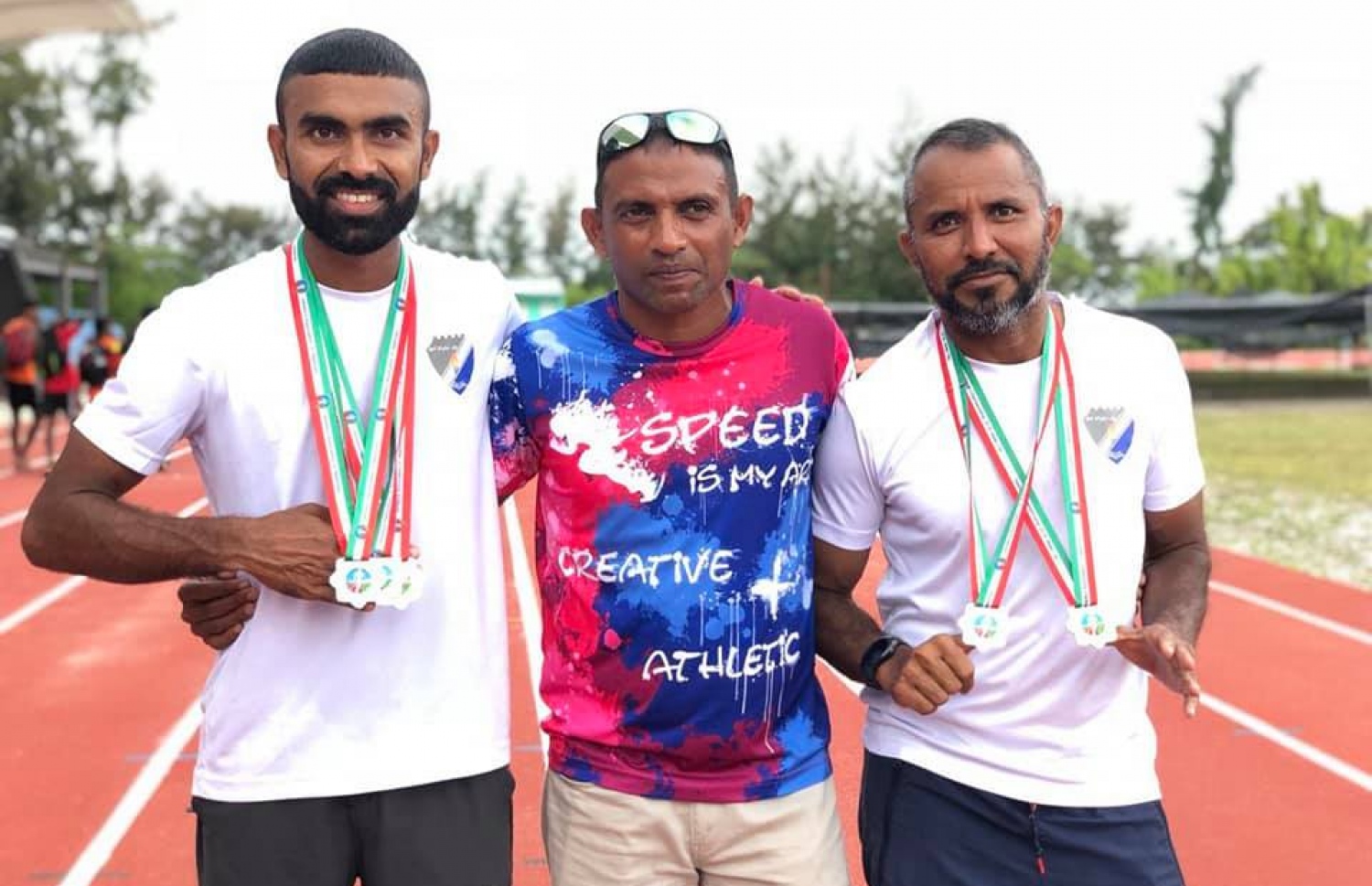 މިދިޔަ އަހަރުގެ ގައުމީ އެތުލެޓިކްސް މުބާރާތަށް ފަހު މޯޑު (ވ) އާއި ޖަވާ (ކ) ކޯޗު ނަސްރުއާ އެކު: މެދު ރާސްތާ ދުވުންތަކުގައި ގައުމީ މުބާރާތުން އޭނާ ވަނީ ކާމިޔާބީތައް ހޯދާފައި.