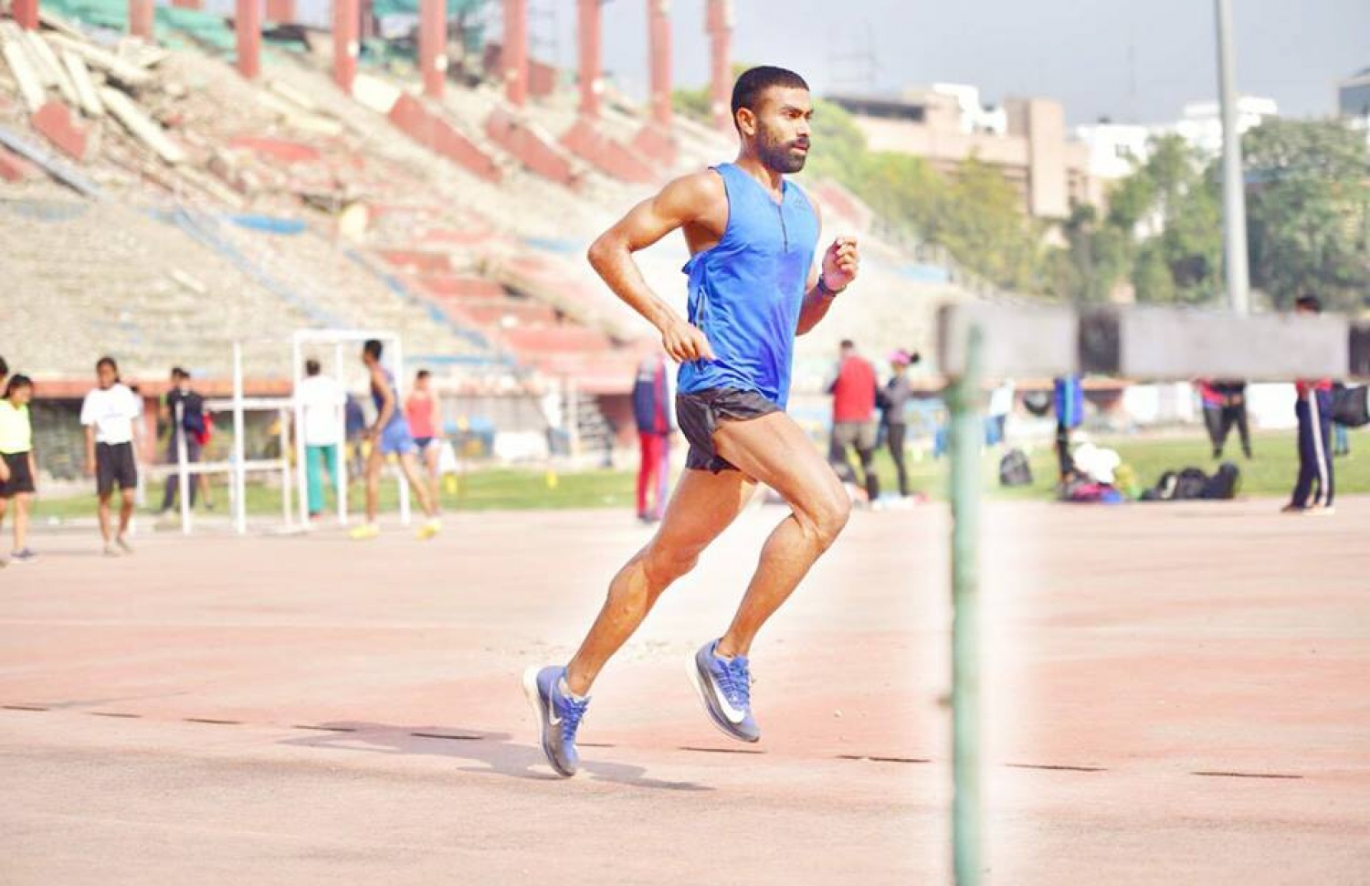 މޯޑު ކަތުމަންޑޫގެ ދަސްރަތު ސްޓޭޑިއަމުގައި ދުވަނީ.