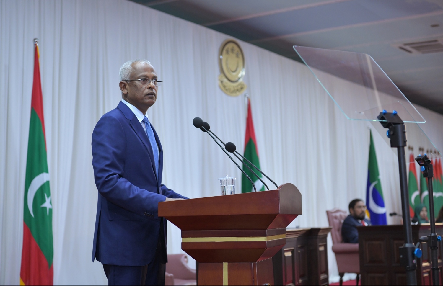 މާލެ: ފެބްރުއަރީ 7، 2019: ރައްޔިތުންގެ މަޖިލިސް ހުޅުވުމުގެ ގޮތުން ދަރުބާރުގޭގައި ބޭއްވި ރަސްމިއްޔާތުގައި ރައީސް އިބްރާހިމް މުހައްމަދު ސޯލިހް ދައުރުގެ ފުރަތަމަ ރިޔާސީ ބަޔާން ދެއްވަނީ.---ފޮޓޯ: ރައީސް އޮފީސް