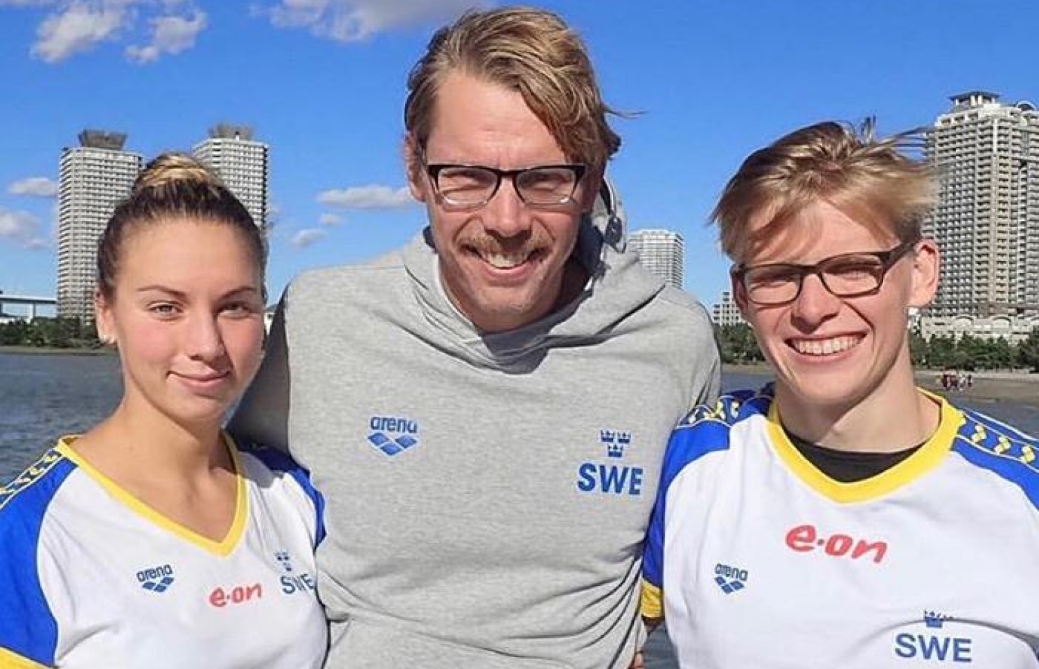 މައިކް އޭނާ ކޯޗްކޮށްދޭ ދެ ފެތުންތެރިންނާ އެކު: ފެތުމުގެ ދާއިރާ އިން ރާއްޖޭގެ ޓޫރިޒަމް ވެސް މަޝްހޫރުކުރެވިދާނެ -- ފޮޓޯ: އިންސްޓާގްރާމް