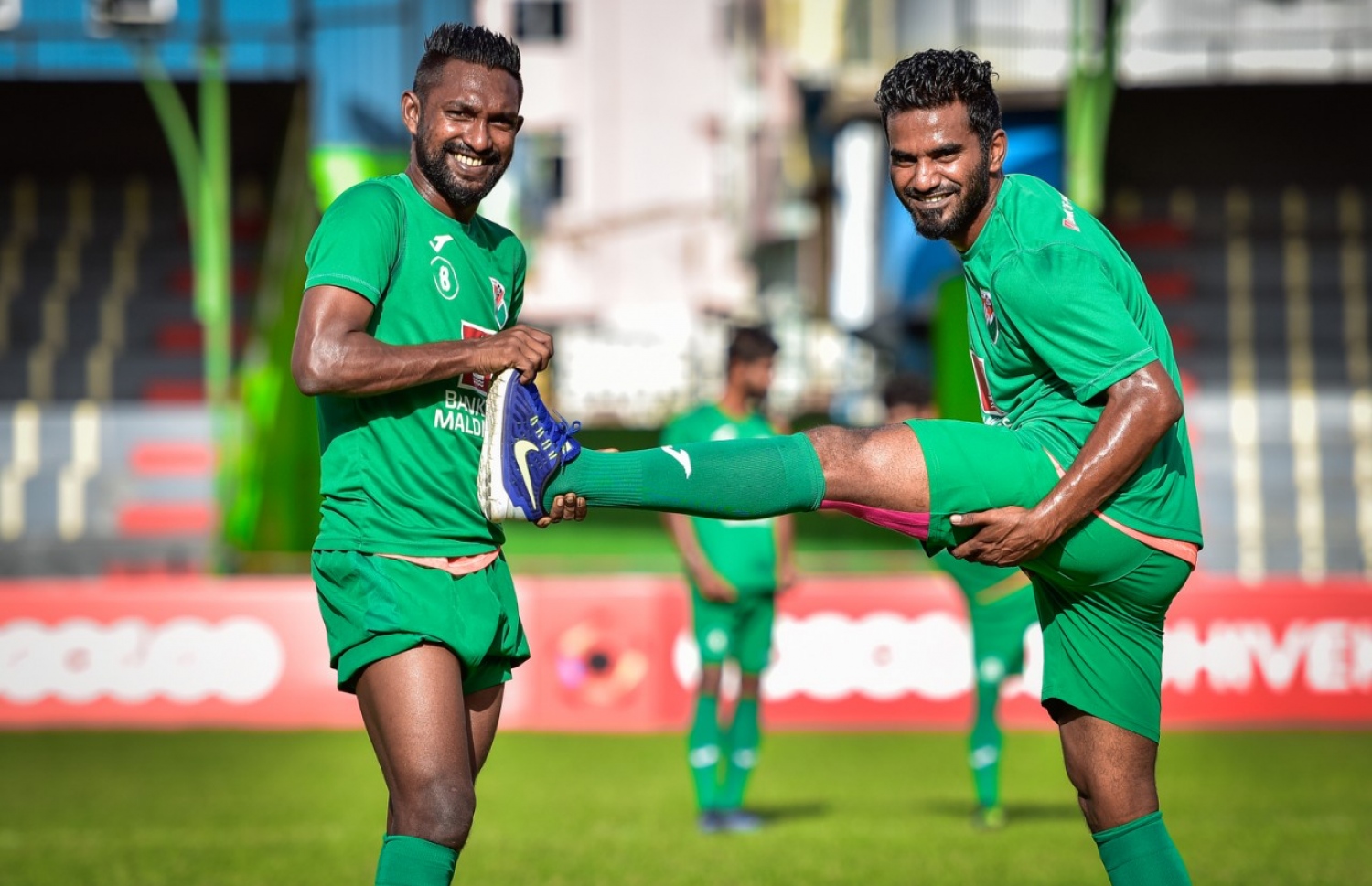 ދަގަނޑޭ (ކ) އާއި އުމެއިރު ގައުމީ ޓީމުގެ ޕްރެކްޓިހުގައި: ދަގަނޑޭ އެ ގޯލް ޖެހީ އުމެއިރު ދިން ޕާހަކުން އުފެއްދި ހަމަލައެއްގައި. --ފޮޓޯ: ނިޝާން އަލީ/ މިހާރު