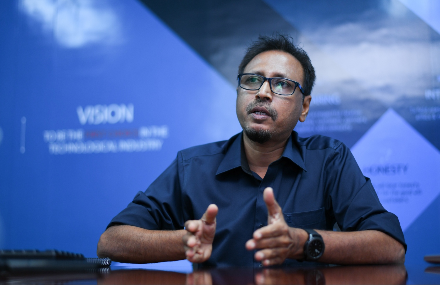 ފާއިޒް އިންޓަވިއު ދެއްވަނީ: ވިޔަފާރީގައި މުހިންމީ މުވައްޒަފުން ކަމަށް ވިދާޅުވި -- ފޮޓޯ: ބްރޭންޑްސް އޮފް މޯލްޑިވްސް