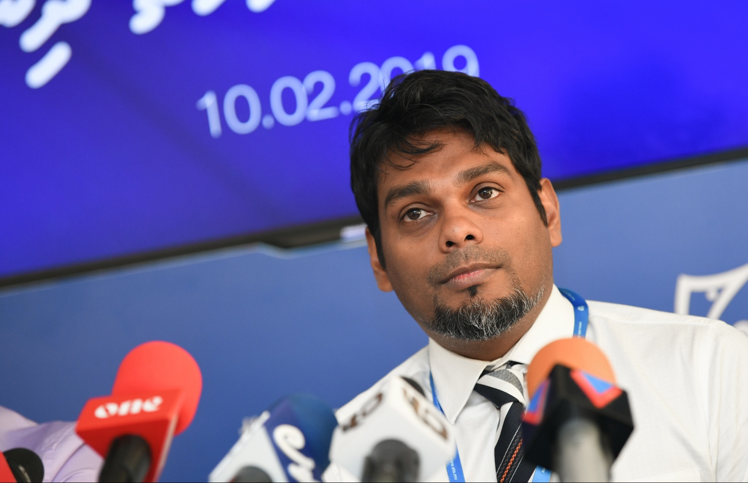 އެސްޓީއޯ އިން މިއަދު ބޭއްވި ނިއުސް ބްރީފިން ގައި އެ ކުންފުނީގެ މެނޭޖިން ޑިރެކްޓަރު އަމްރު ނޫސްވެރިއެއްގެ ސުވާލު އަޑު އައްސަވަނީ.---ފޮޓޯ: ހުސައިން ވަހީދު/މިހާރު