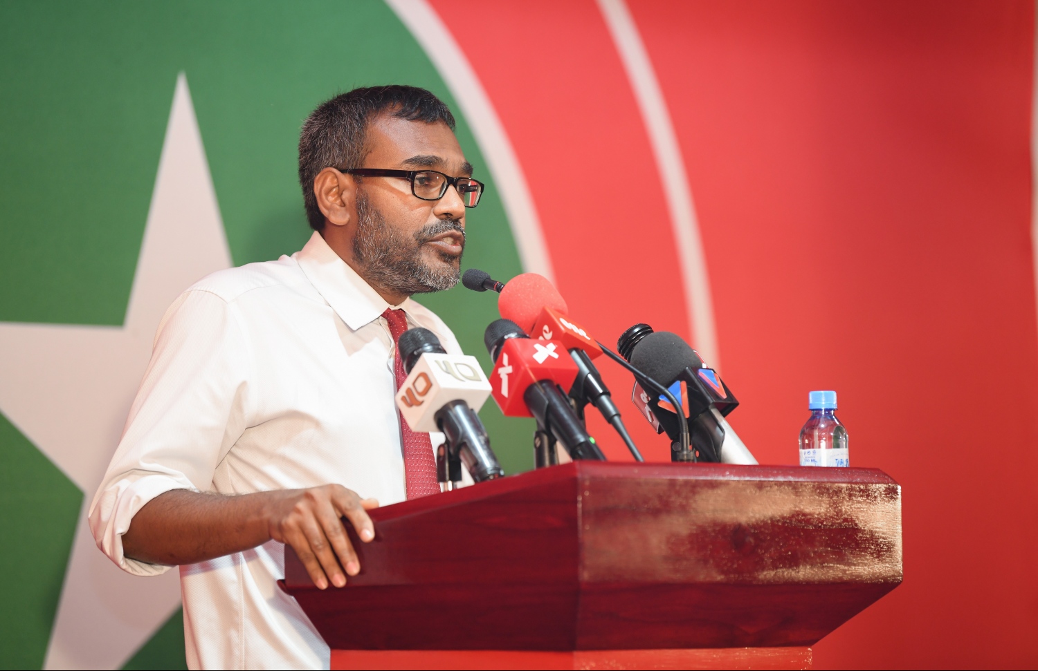 މާލެ: ފެބްރުއަރީ 10، 2019- ޖުމްހޫރީ ޕާޓީން މިރޭ ބޭއްވި ޖަލްސާގެ ތެރެއިން.---ފޮޓޯ: ހުސައިން ވަހީދު/މިހާރު