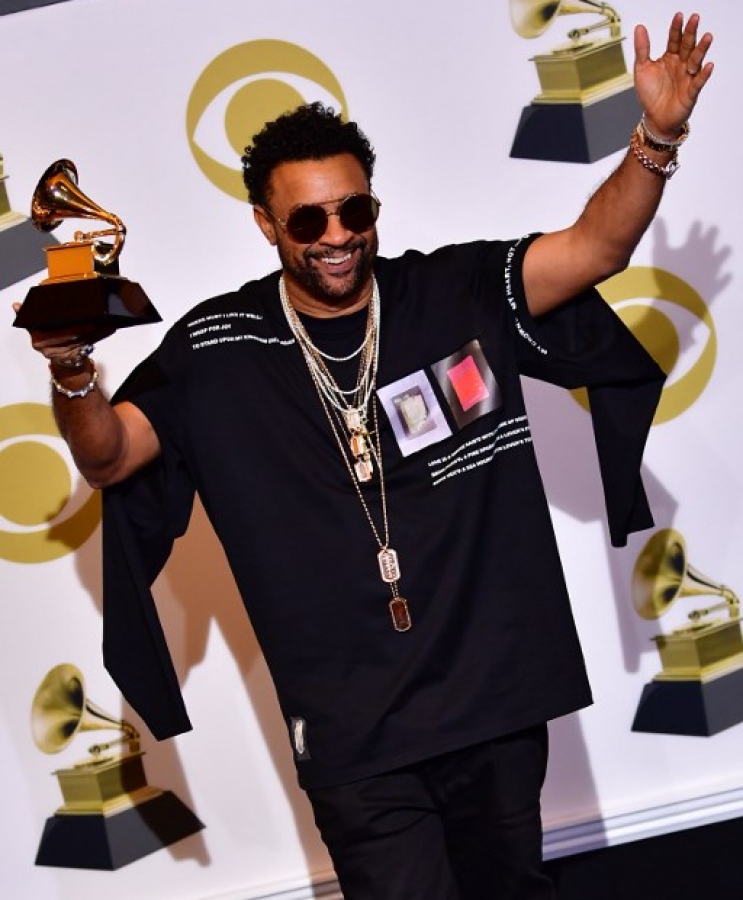 ލޮސް އެންޖެލެސް: ފެބްރުއަރީ 10، 2019: ހޮލީވުޑް މިއުޒިކީ ދާއިރާ ފަންނާނުންގެ އެވޯޑް ކަމަށްވާ "ގްރެމީ އެވޯޑްސް"ގެ މިއަހަރުގެ ހަފުލާގައި، ޝެގީ "ބެސްޓް ރެގޭ އަލްބަމް"ގެ އެވޯޑާއެކު.-- ފޮޓޯ: އޭއެފްޕީ