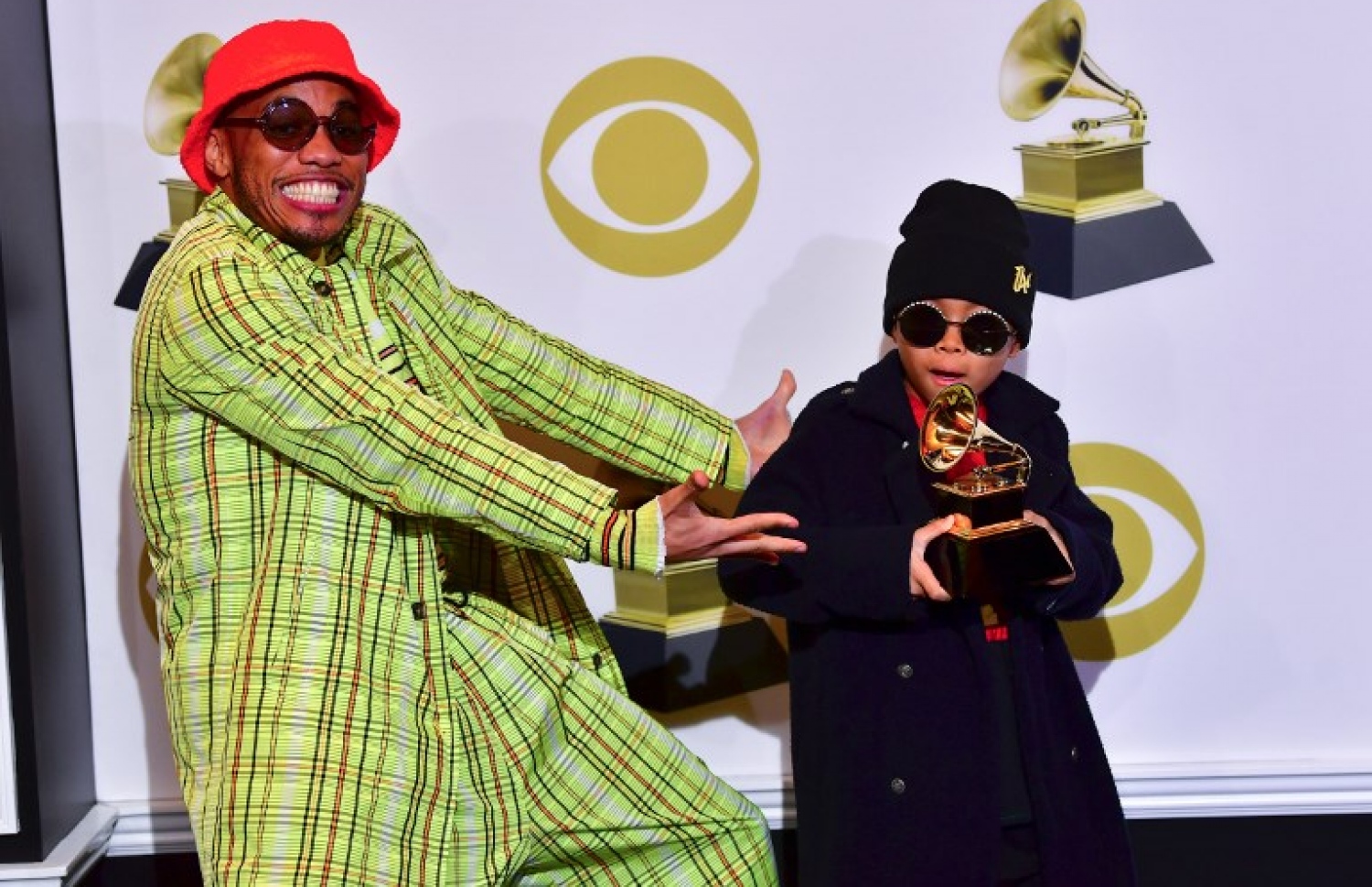 ލޮސް އެންޖެލެސް: ފެބްރުއަރީ 10، 2019: ހޮލީވުޑް މިއުޒިކީ ދާއިރާ ފަންނާނުންގެ އެވޯޑް ކަމަށްވާ "ގްރެމީ އެވޯޑްސް"ގެ މިއަހަރުގެ ހަފުލާގައި، އެމެރިކާގެ މިއުޒީޝަން އެންޑާސަން ޕާކް އަދި އޭނާގެ ދަރިފުޅު ސޯލް ރަޝީޑް "ބެސްޓް ރެޕް"ގެ އެވޯޑާއެކު.-- ފޮޓޯ: އޭއެފްޕީ