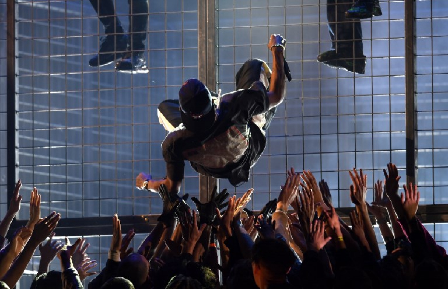 ލޮސް އެންޖެލެސް: ފެބްރުއަރީ 10، 2019: ހޮލީވުޑް މިއުޒިކީ ދާއިރާ ފަންނާނުންގެ  އެވޯޑް ކަމަށްވާ "ގްރެމީ އެވޯޑްސް"ގެ މިއަހަރުގެ ހަފުލާގައި، އެމެރިކާގެ ރެޕާ ޓްރެވިސް ސްކޮޓް ޕާފޯމް ކުރަނީ.-- ފޮޓޯ: އޭއެފްޕީ