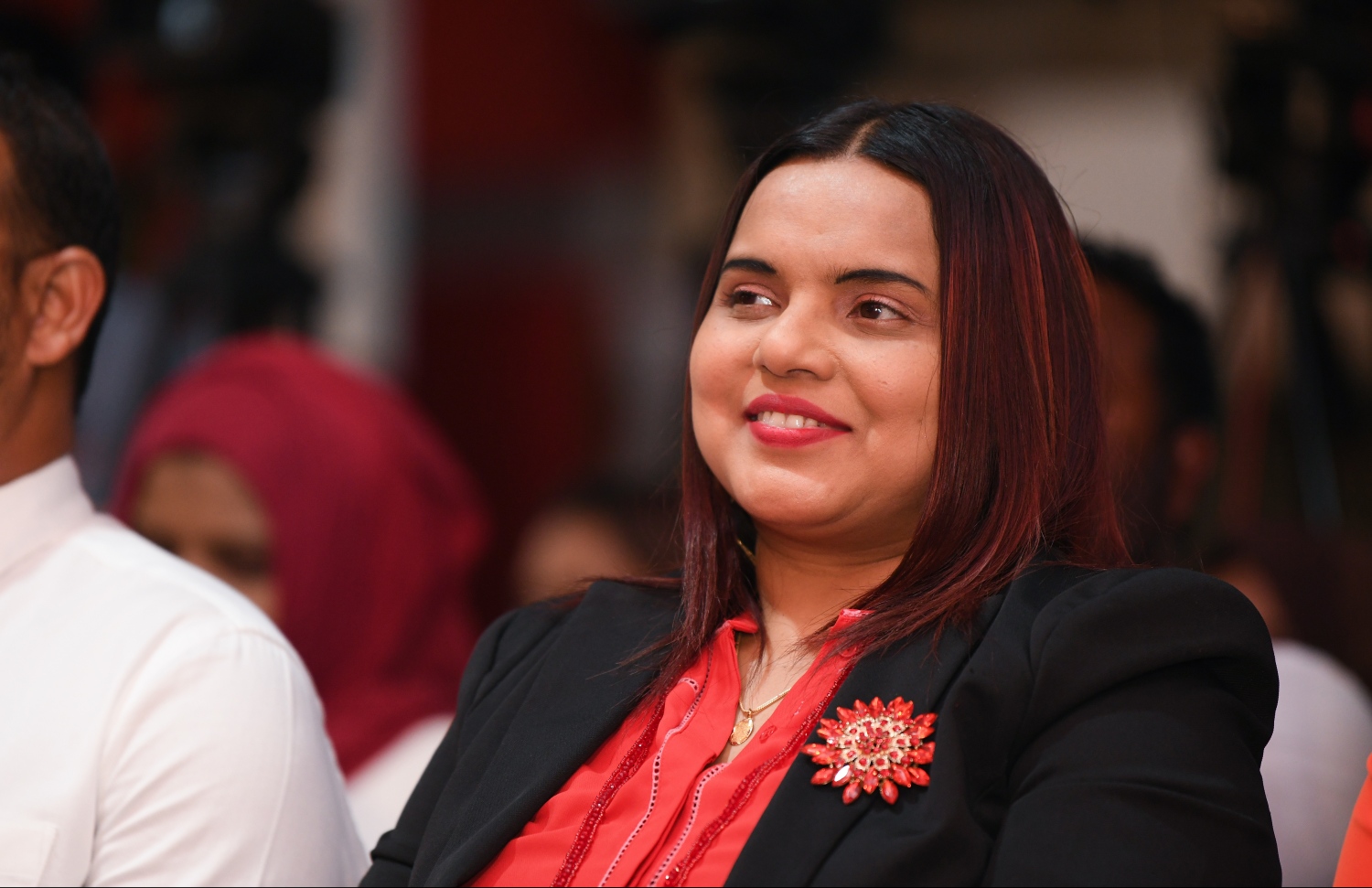 މާލެ: ފެބްރުއަރީ 10، 2019- ޖުމްހޫރީ ޕާޓީން މިރޭ ބޭއްވި ޖަލްސާ ގައި އެ ޕާޓީ އަށް ދާދި ފަހުން ސޮއިކުރެއްވި، ކުރީގެ ރައީސް ޔާމީންގެ ސަރުކާރުގެ ޔޫތު އެންޑް ސްޕޯޓްސް މިނިސްޓަރު އިރުތިޝާމް އާދަމް ބައިވެރިވެވަޑައިގަންނަވަނީ.---ފޮޓޯ: ހުސައިން ވަހީދު/މިހާރު