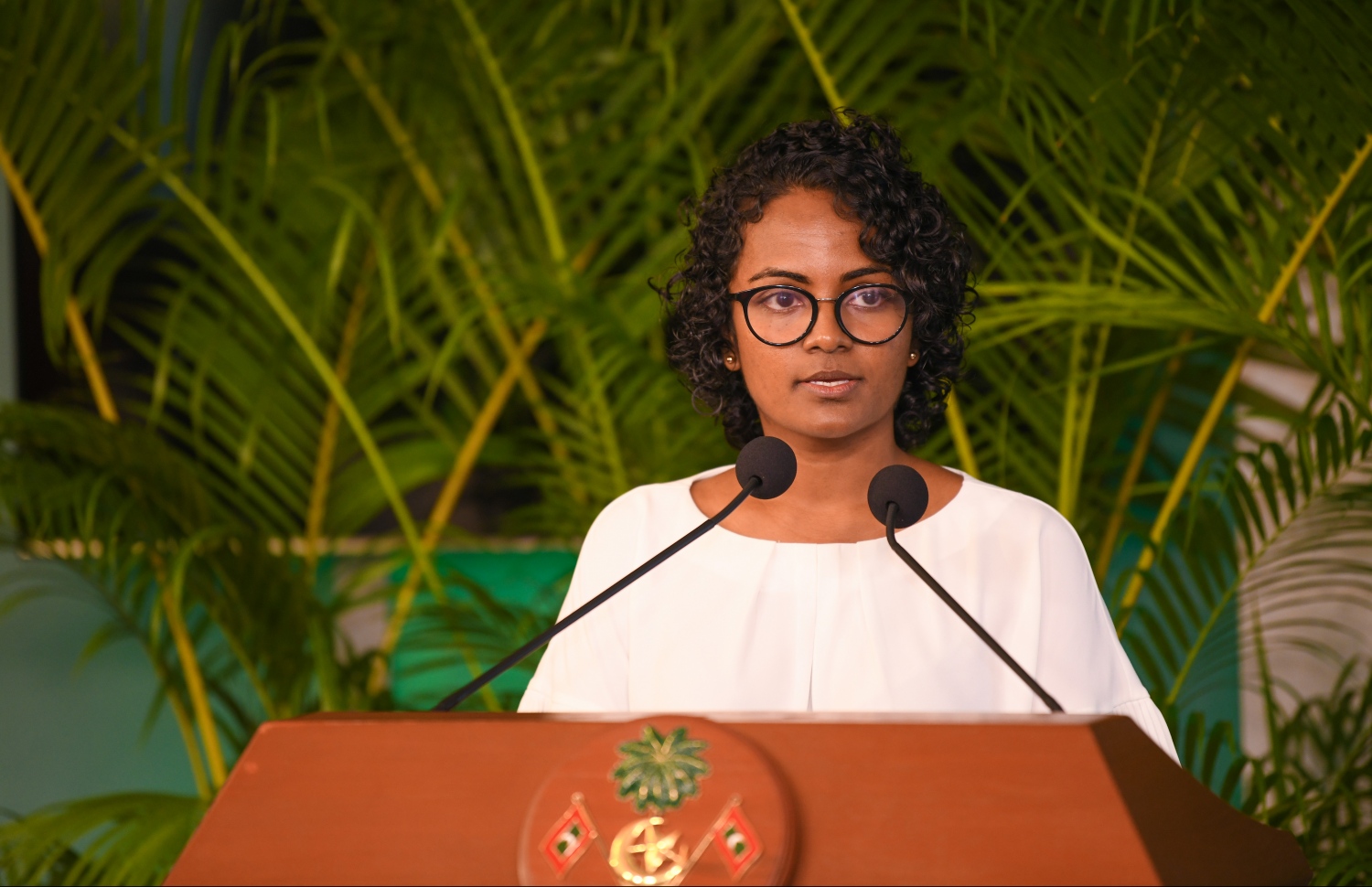 ރައީސް އޮފީހުގައި  ބޭއްވި ރަސްމިއްޔާތެއްގައި ޝައުނާ ވާހަކަ ދައްކަވަނީ. --- ފޮޓޯ: ހުސެއިން ވަހީދު/ މިހާރު