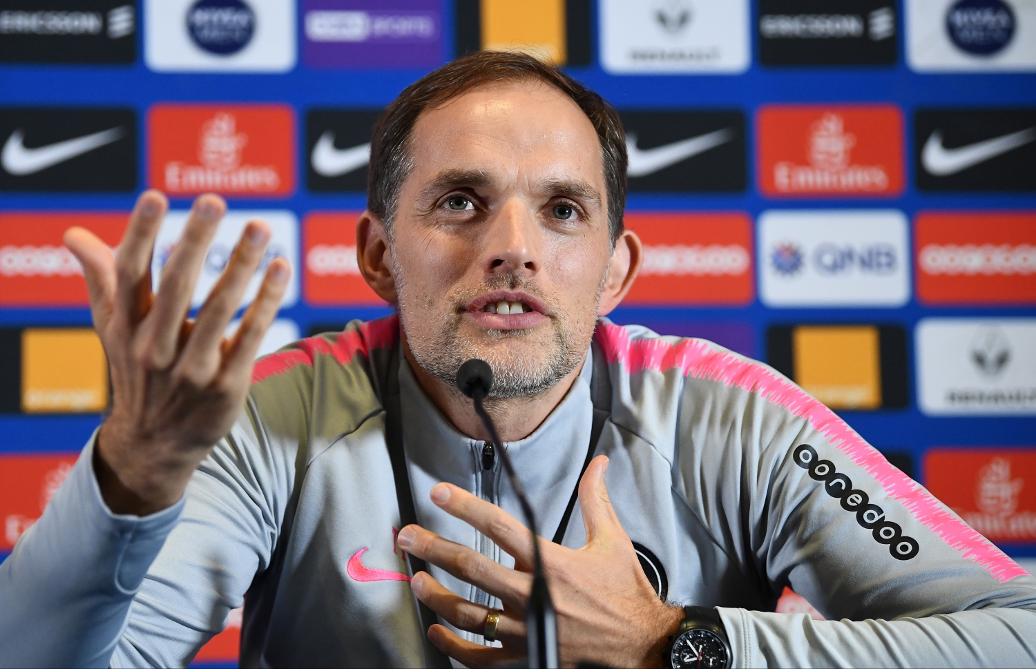 ނޫސްވެރިންގެ ބައްދަލުވުމުގެ ތެރެއިން ޓުޗެލް ވާހަކަ ދައްކަނީ. -- ފޮޓޯ: އޭއެފްޕީ